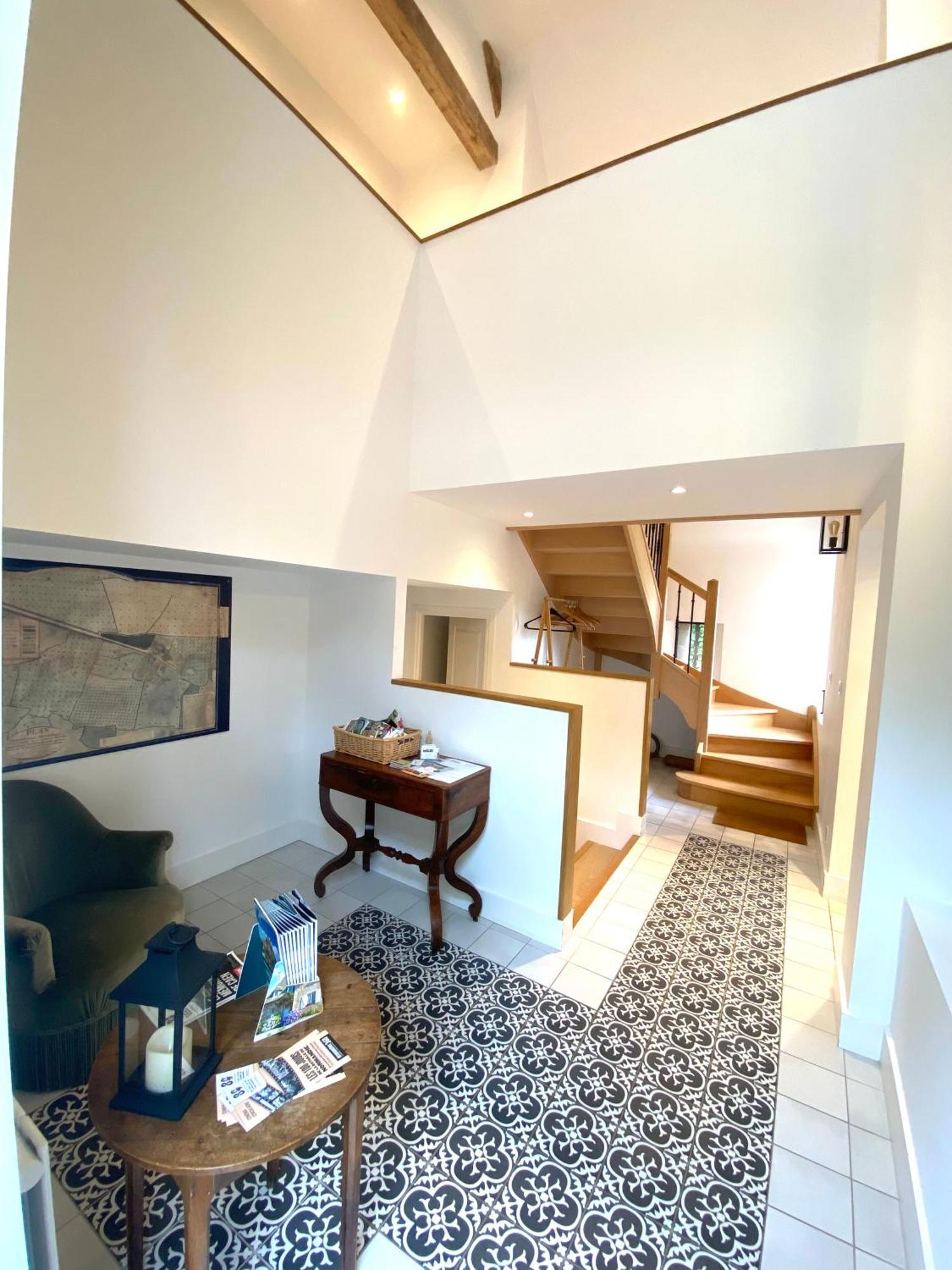 Le Pressoir Du Chateau De Neuville - Famille & Amis Livarot-Pays-d'Auge Exterior photo