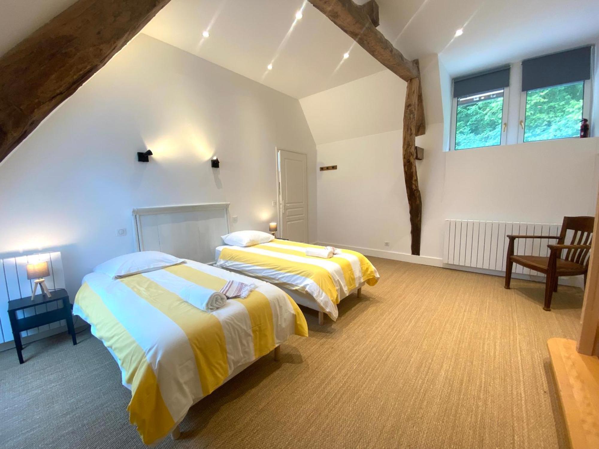 Le Pressoir Du Chateau De Neuville - Famille & Amis Livarot-Pays-d'Auge Exterior photo