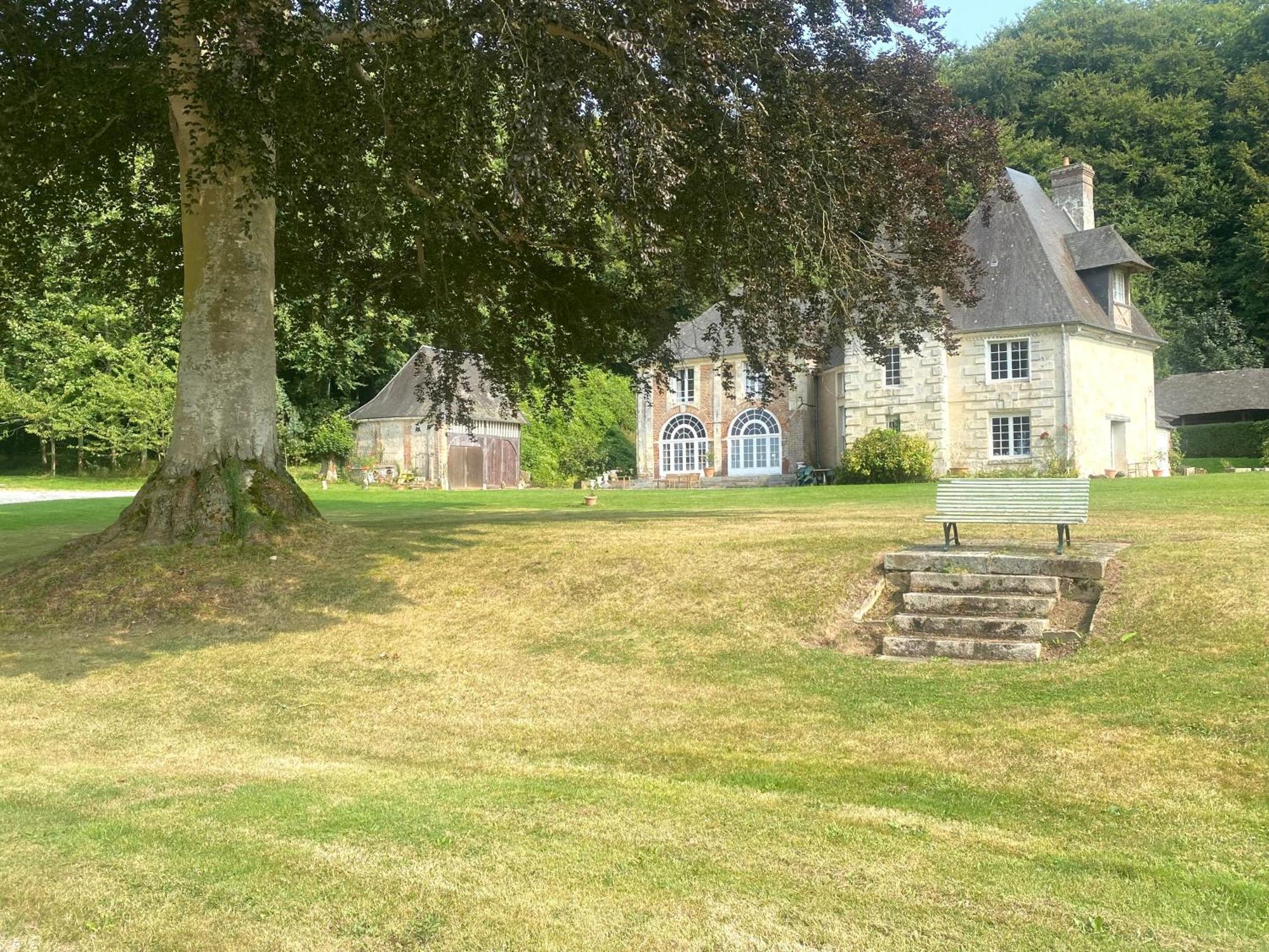 Le Pressoir Du Chateau De Neuville - Famille & Amis Livarot-Pays-d'Auge Exterior photo