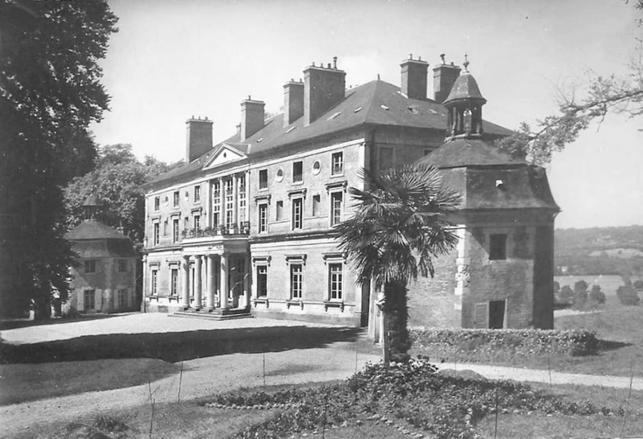 Le Pressoir Du Chateau De Neuville - Famille & Amis Livarot-Pays-d'Auge Exterior photo